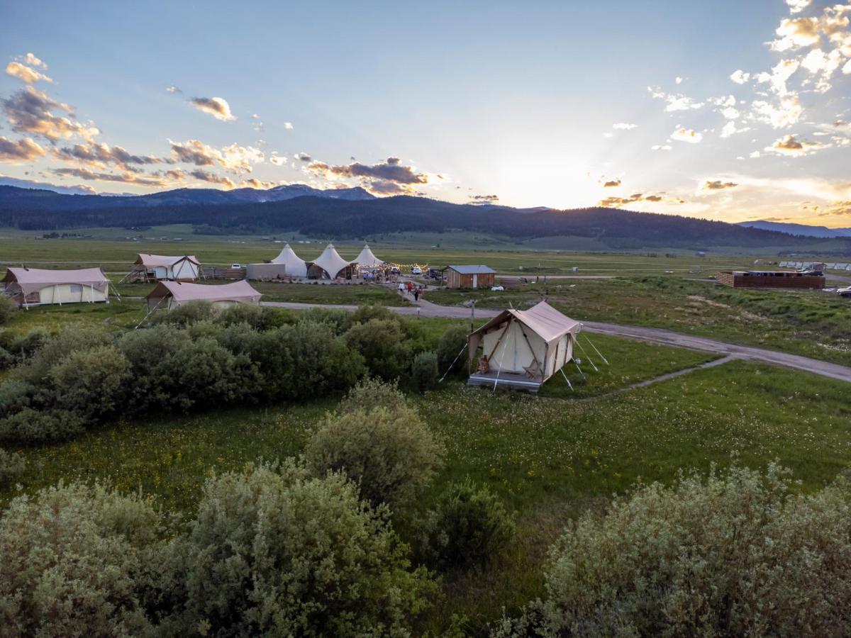 Under Canvas Вест-Йеллоустоун Екстер'єр фото
