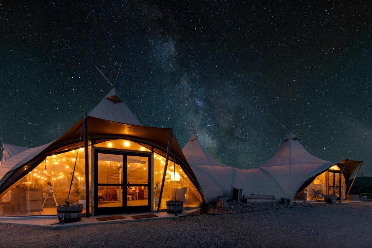 Under Canvas Вест-Йеллоустоун Екстер'єр фото