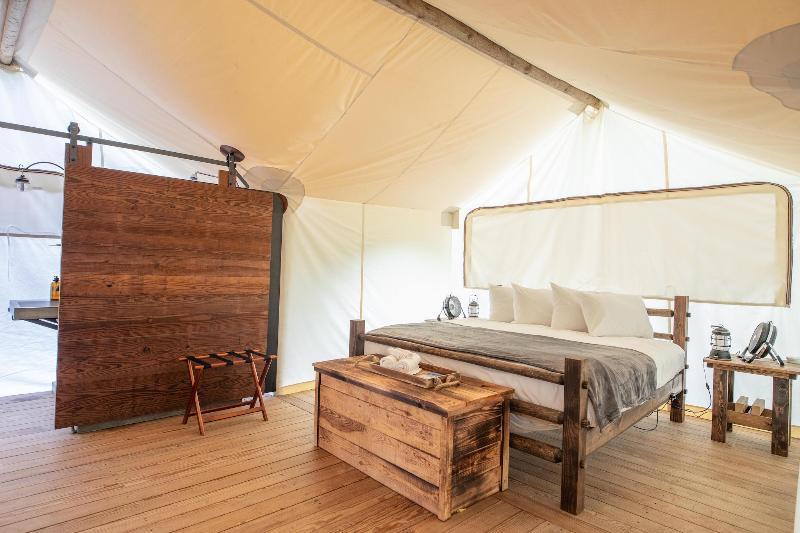 Under Canvas Вест-Йеллоустоун Екстер'єр фото